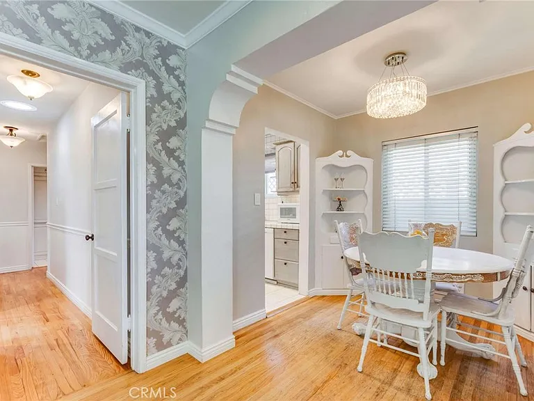 1911 N Fairview St — Photo 4