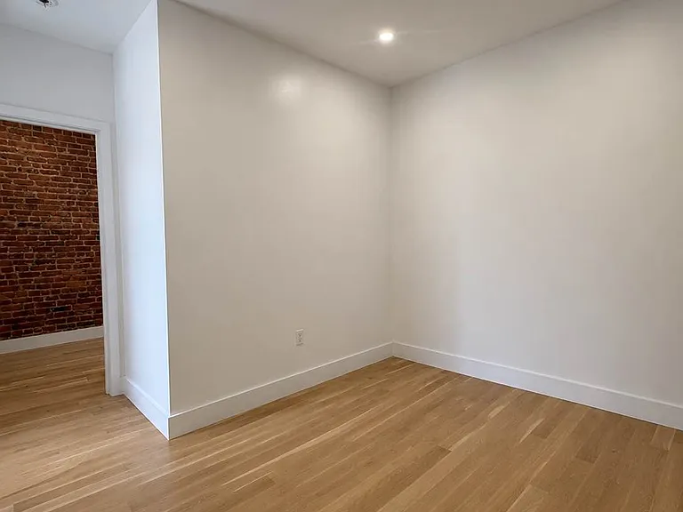 28 Bedford St #14 — Photo 1