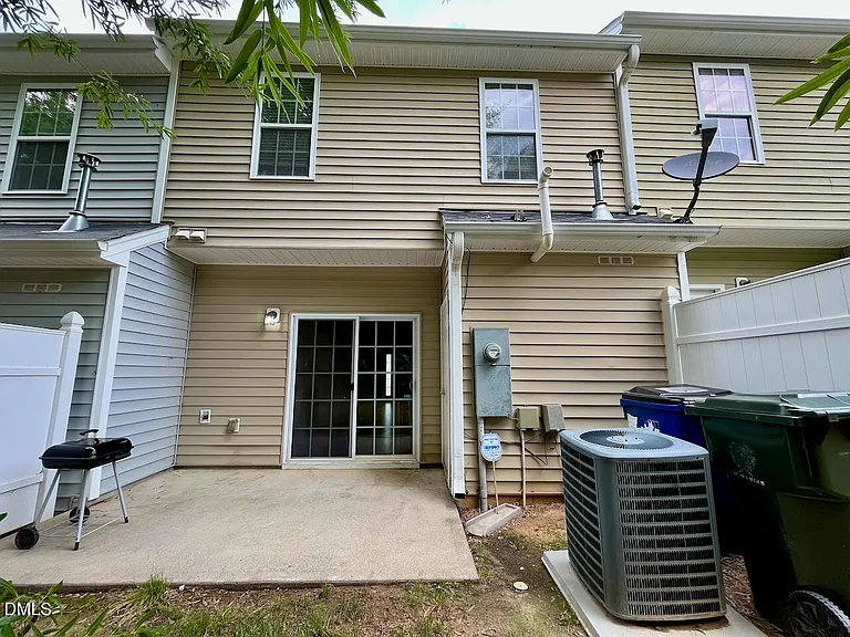 3853 Volkswalk Pl — Photo 19