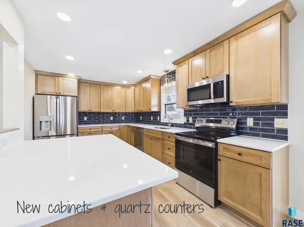 4413 S Lewis Ave, Sioux Falls, SD 57103