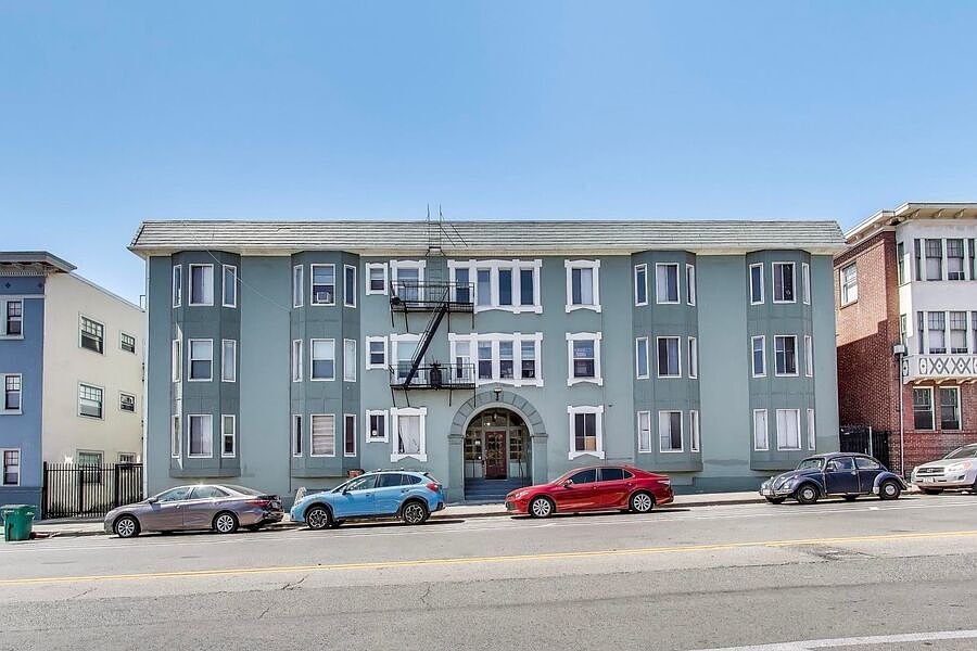 Building Photo 4