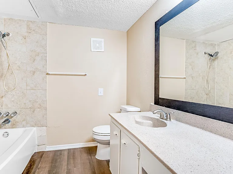 1050 Southmoor Ave — Photo 12