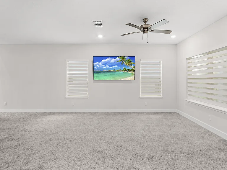 692 NE Turtleback Trl — Photo 8