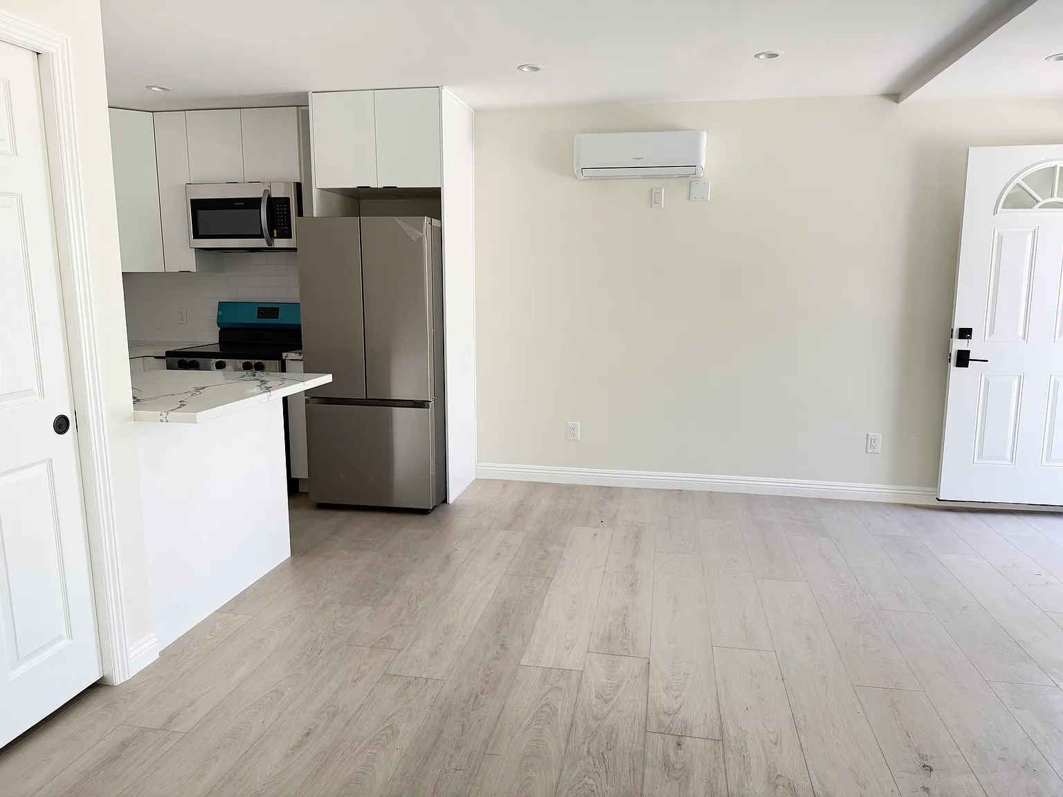 2 bed, 780 sqft, $3,000 — Photo 2