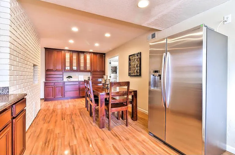5 bed, 1836 sqft, $6,200 — Photo 4