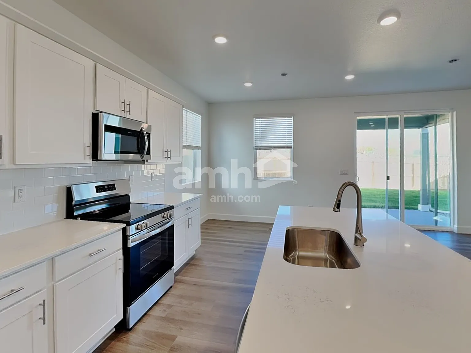 4 bed, 2.5 bath, 2133 sqft, $3,090 — Photo 4