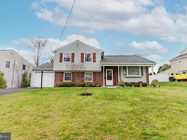 1233 Lynda Ln, Warminster, PA 18974