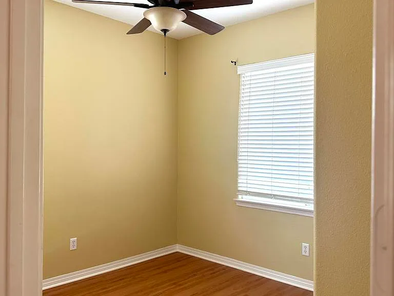 361 Cottages Ct — Photo 9