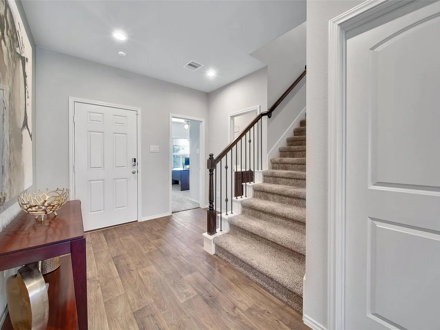 4 bed, 3.0 bath, 2442 sqft, $2,700 — Photo 3