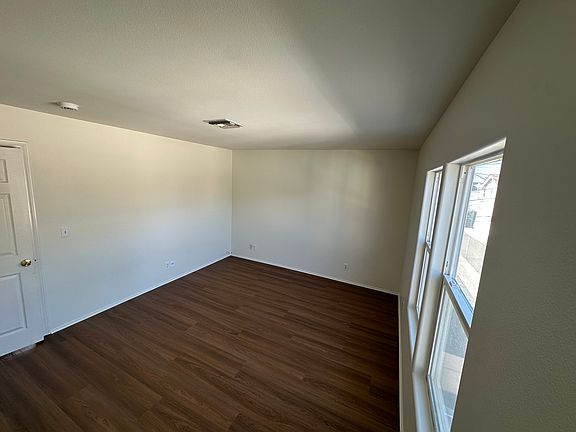 4th image of 423 E Amerige Ave #421