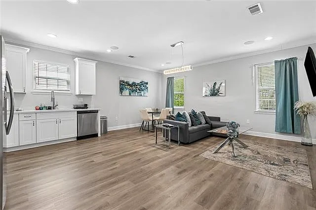 3 bed, 3.0 bath, 1206 sqft, $2,100 — Photo 4
