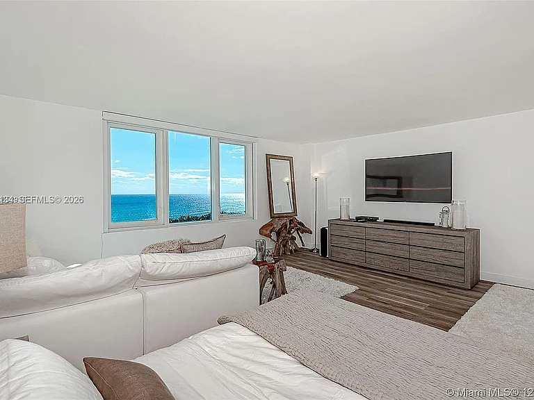 2301 Collins Ave #843 — Photo 5