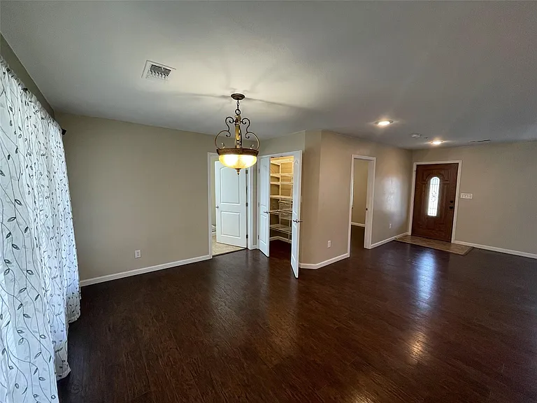 111 Hillview Ln — Photo 6