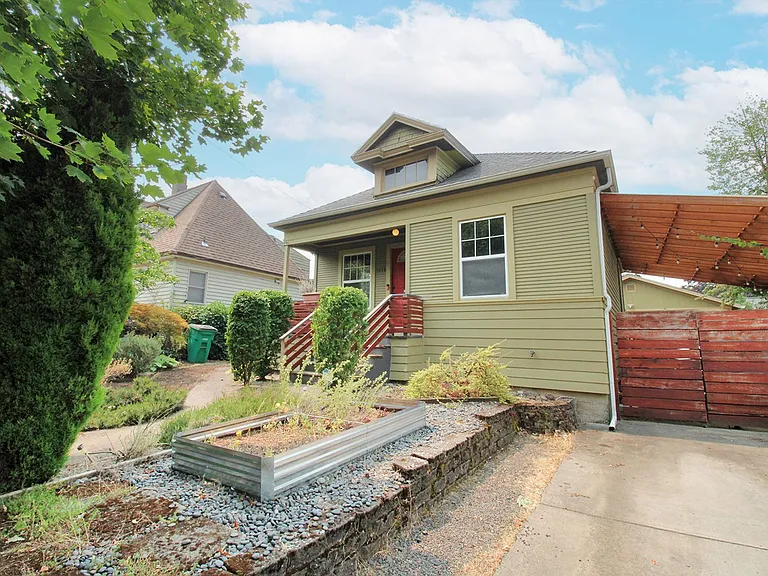 1415 NE 74th Ave — Photo 3