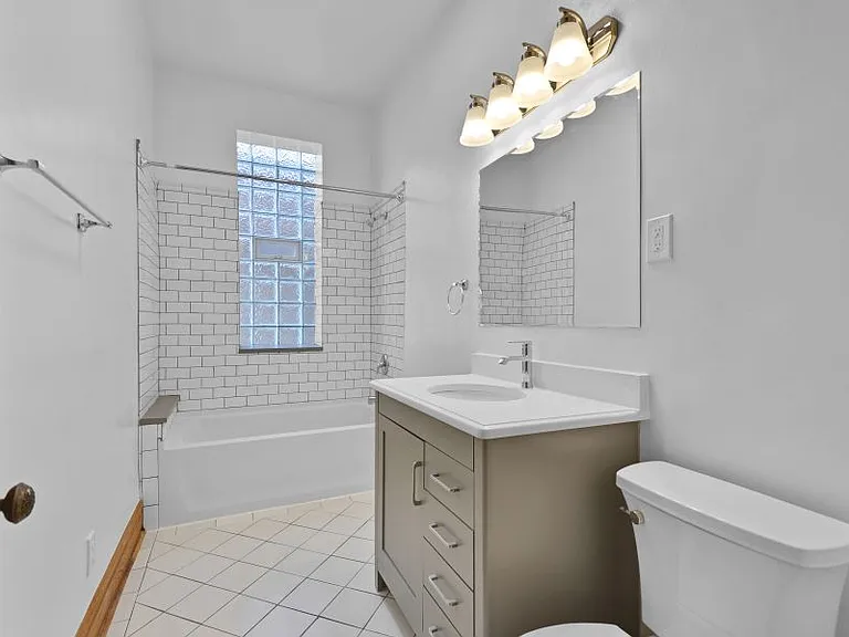 1417 W Belle Plaine Ave #2 — Photo 10