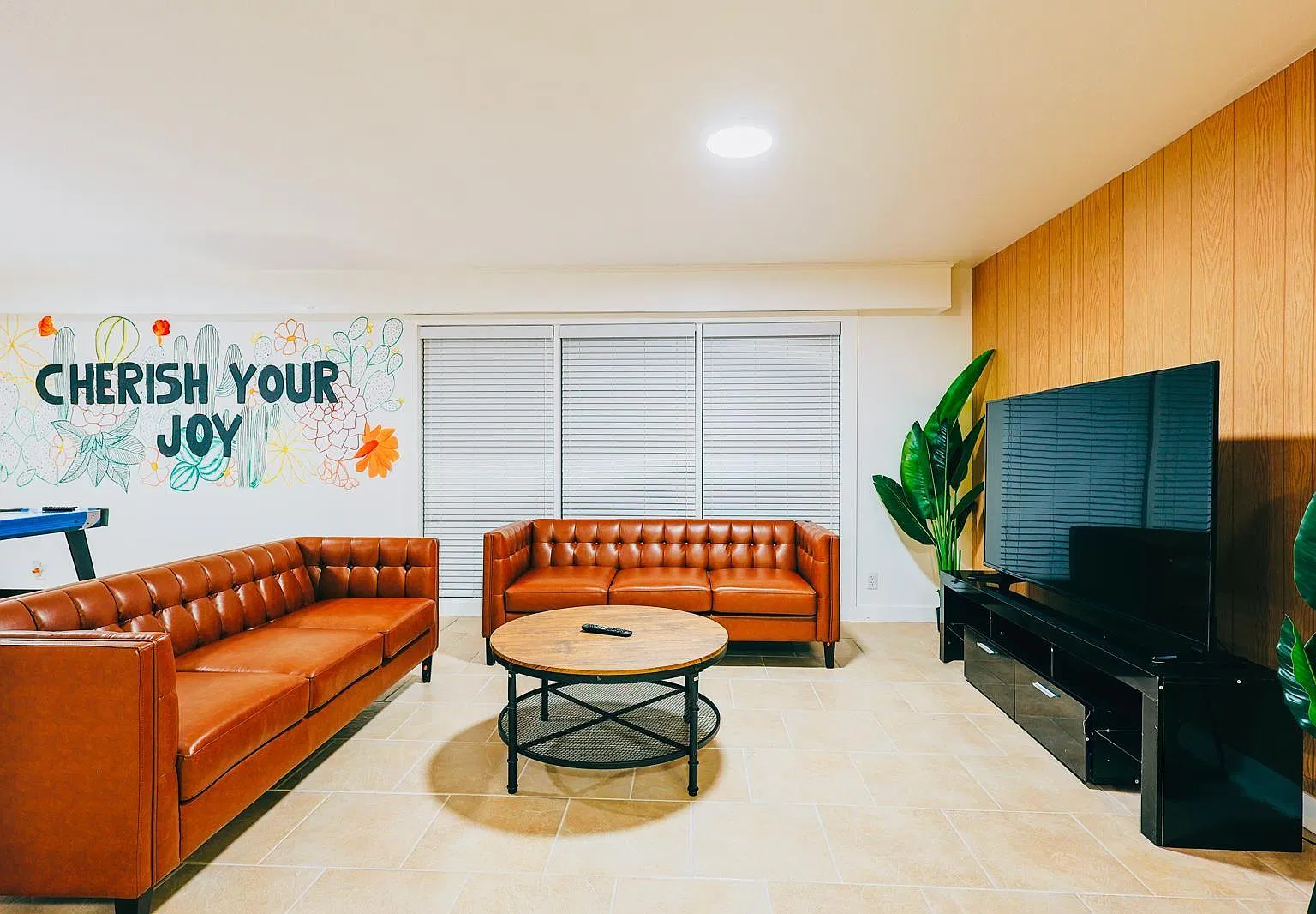 3 bed, 2.0 bath, 3316 sqft, $2,399 — Photo 3