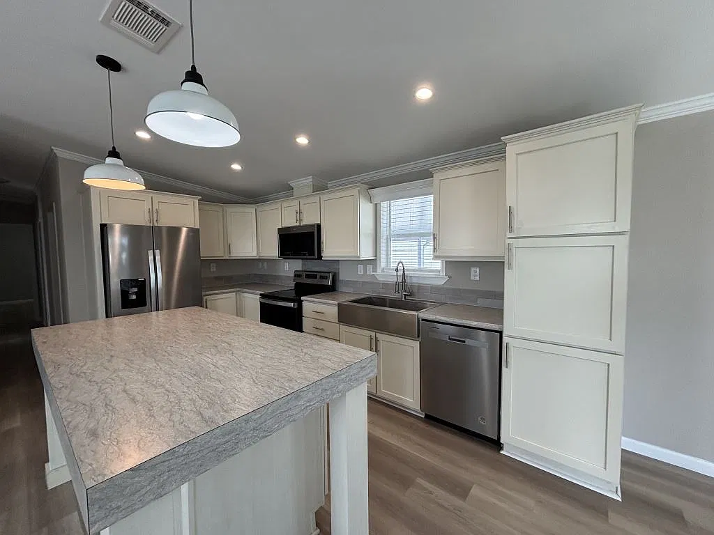 3 bed, 2.0 bath, 1296 sqft, $1,949 — Photo 4