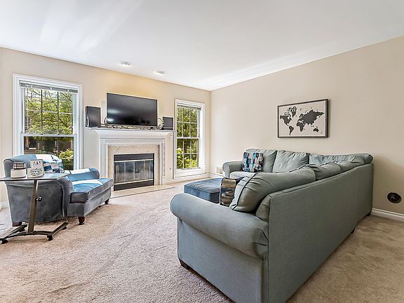 4th image of 5727 Hampshire Ln #75