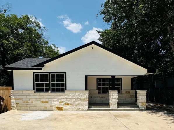 617 Persimmon St, Lockhart, TX 78644