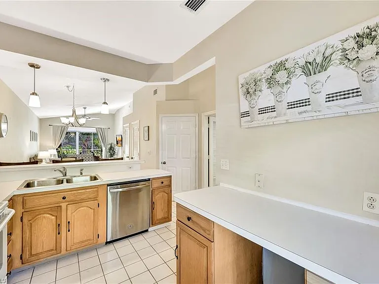 8228 Twelve Oaks Cir #323 — Photo 6