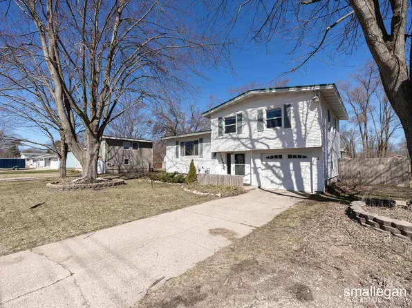 1904 Oak Park Dr, Muskegon, MI 49442