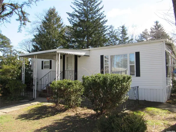 525-49 Riverleigh Avenue, Riverhead, NY 11901