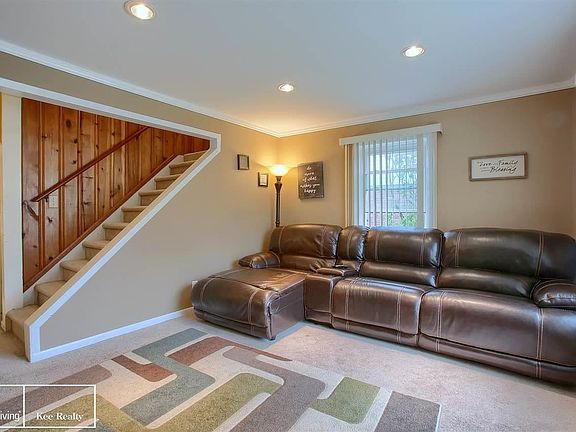 4th image of 25855 Waldorf St