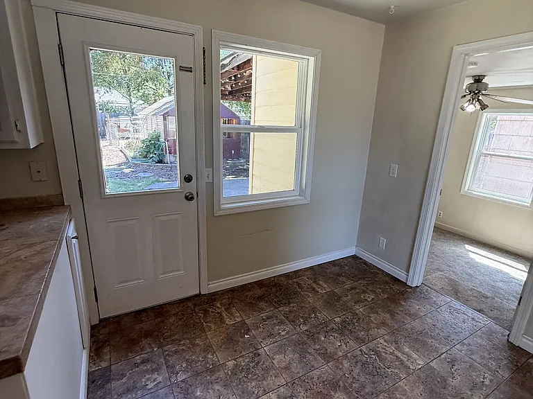 1023 Murray Ave — Photo 11