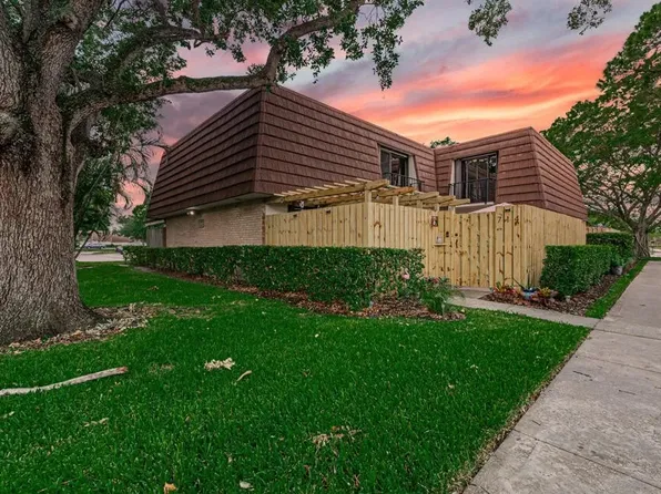 714 7th Ln, Palm Beach Gardens, FL 33418
