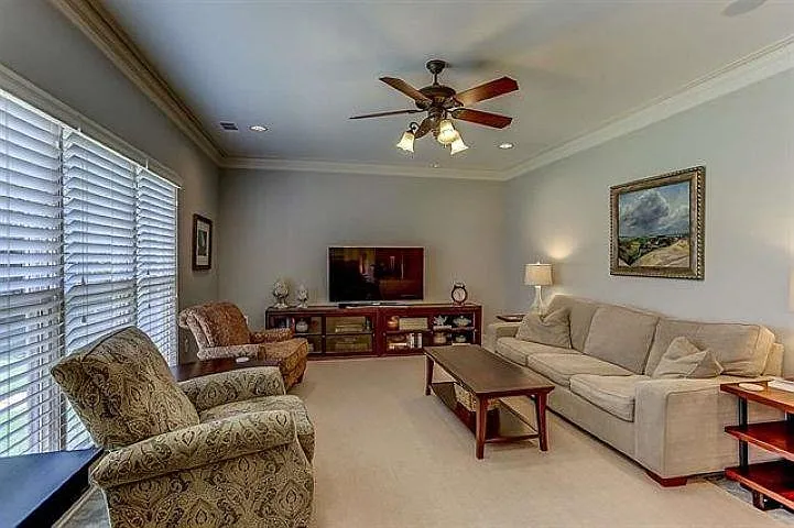 2520 Fox Hill Dr — Photo 13