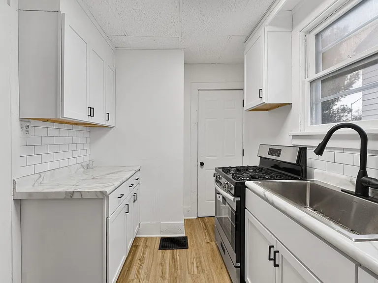 1821 Spring St — Photo 16