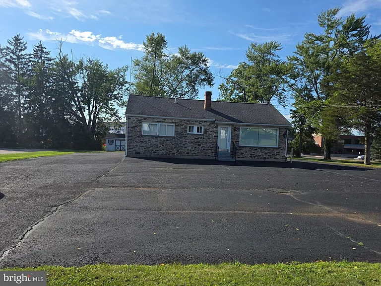 513 W Butler Ave — Photo 2