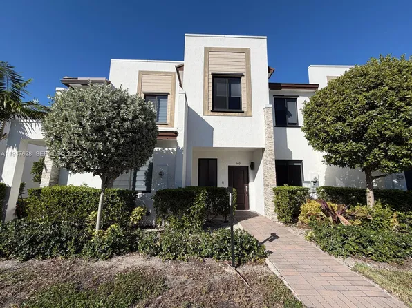 909 NE 211th St, Miami, FL 33179