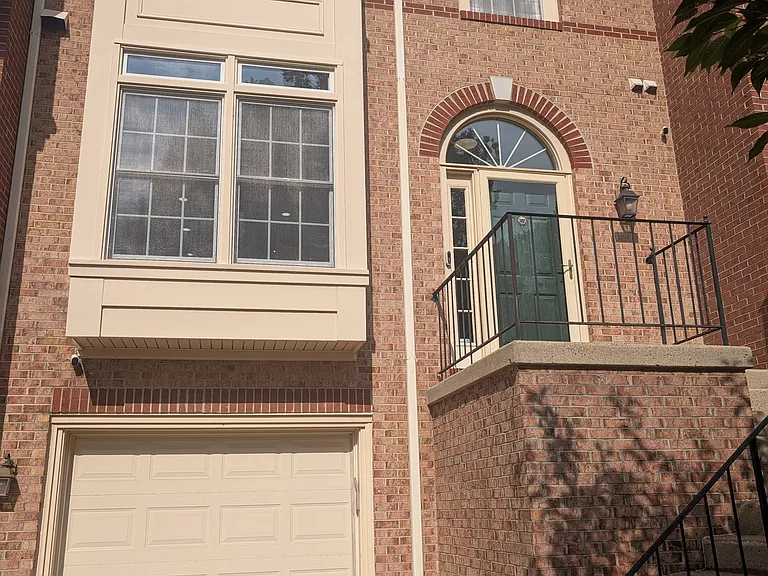 11908 Matthews Ct — Photo 2