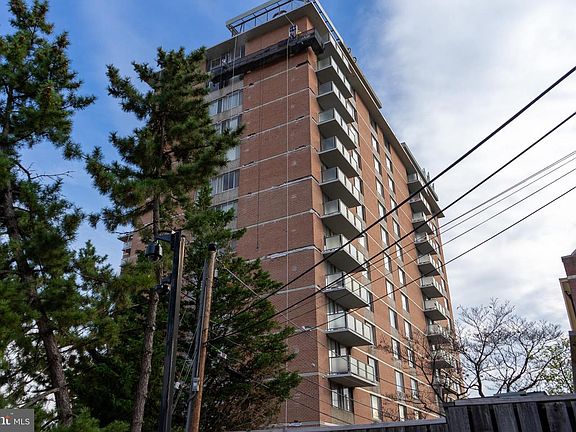 2nd image of 1 E University Pkwy Unit 1005