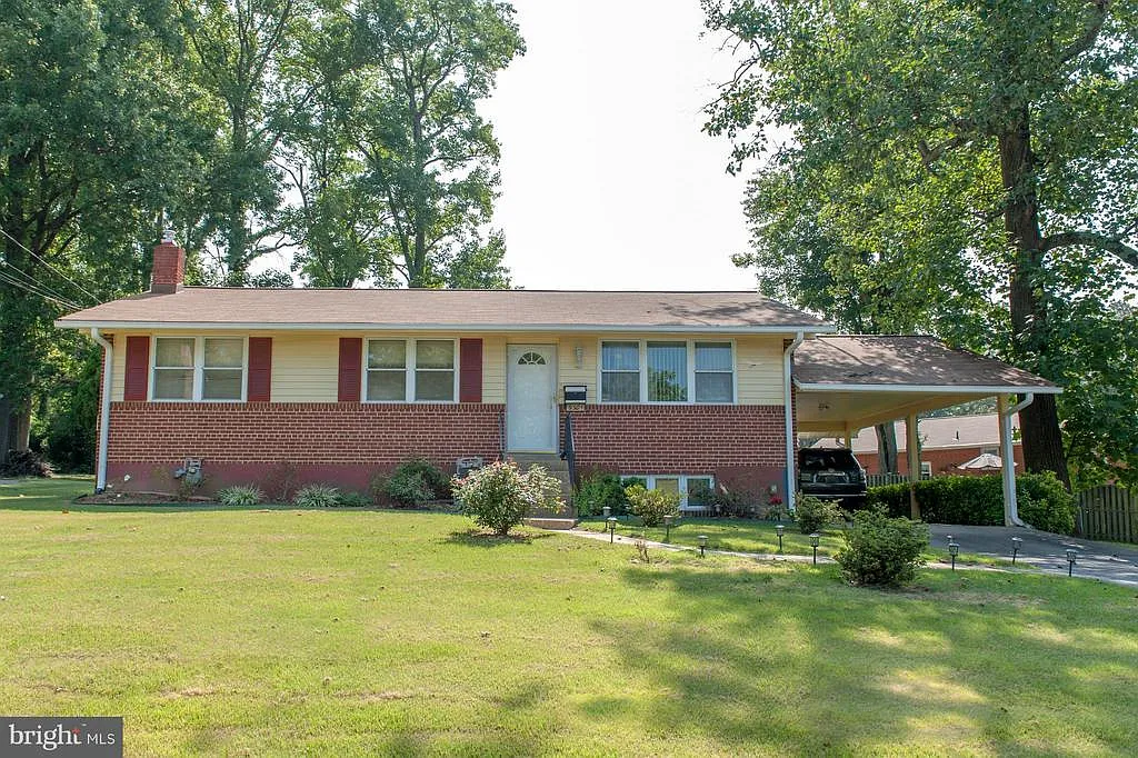 9301 Wellington St photo 1
