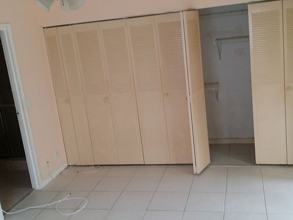 4th image of 255 Brittany Ave #F