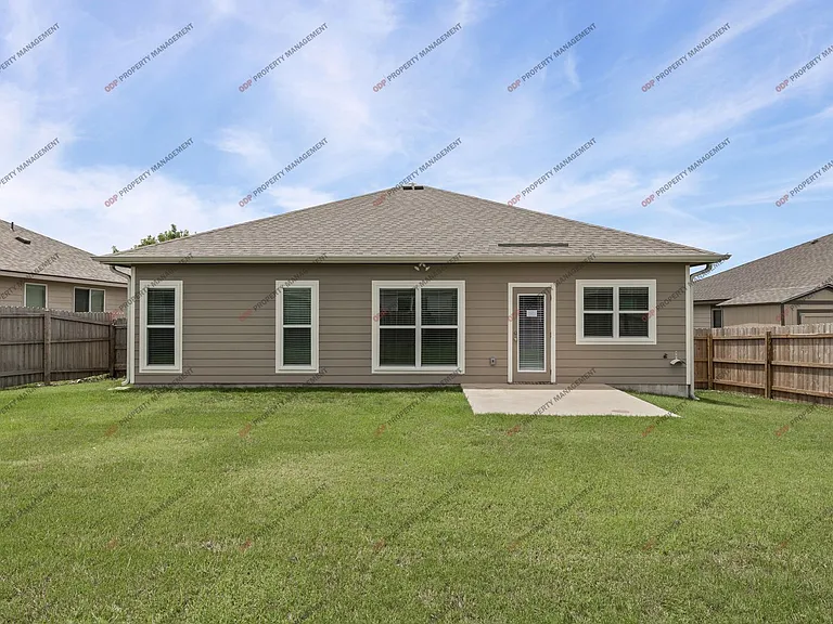 8012 Bridgepointe Dr — Photo 23