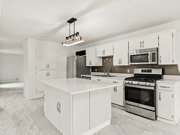 7505 N 55th Plz — Photo 5