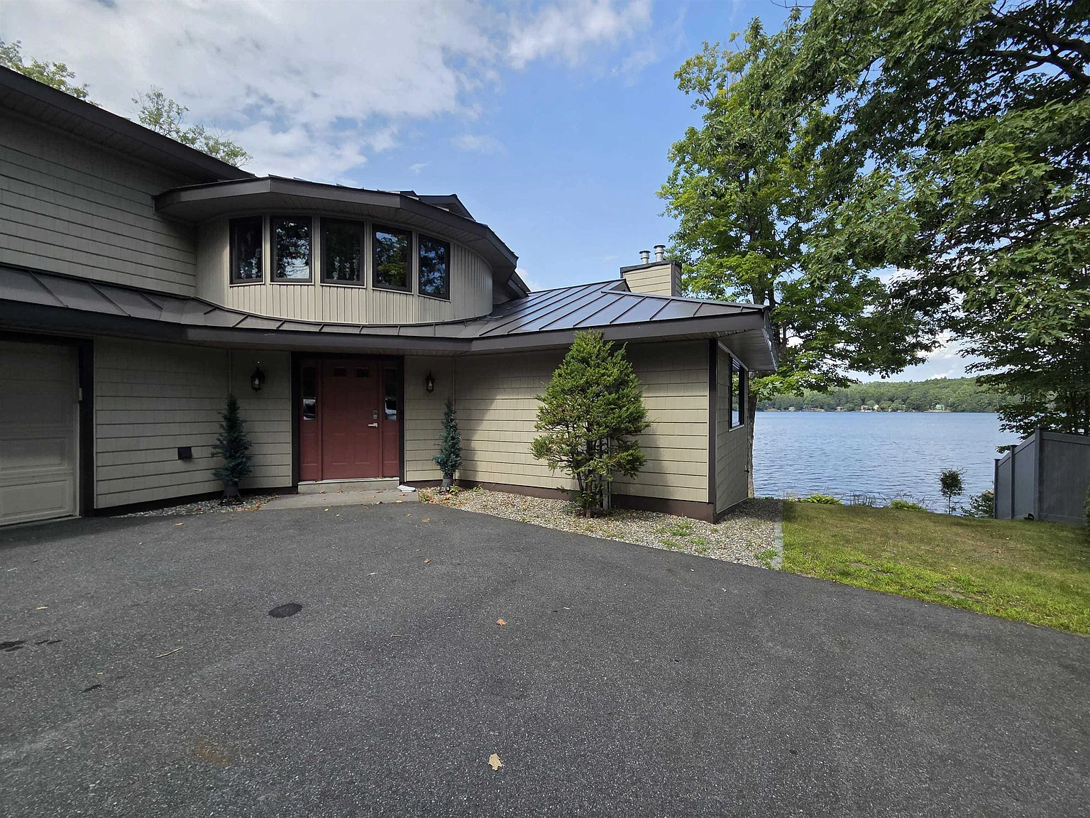 4 bed, 4.5 bath, 4627 sqft, $5,500 — Photo 2