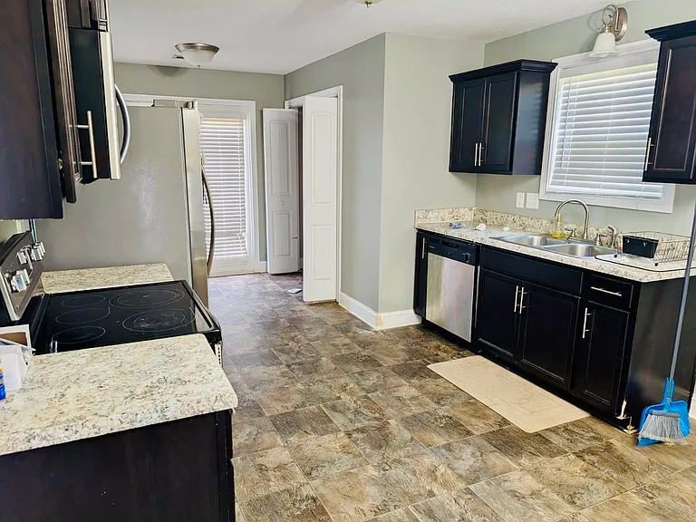 745 Inver Ln — Photo 11
