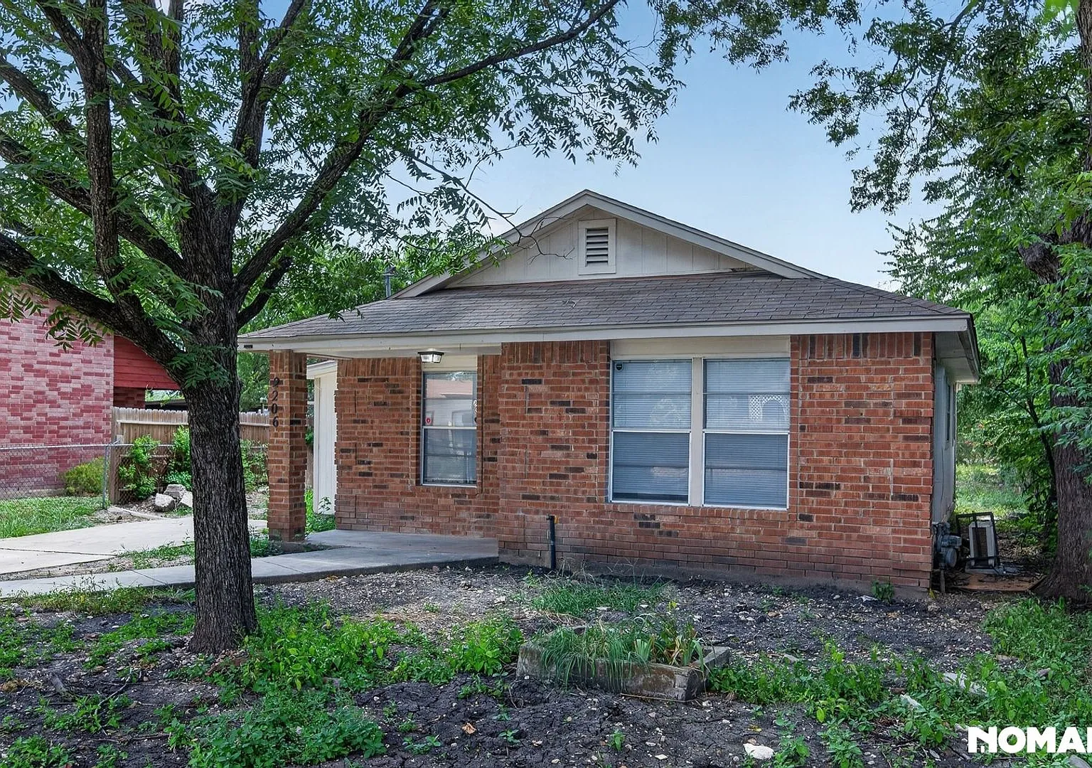 Charming 2BR House in San Antonio — Photo 1