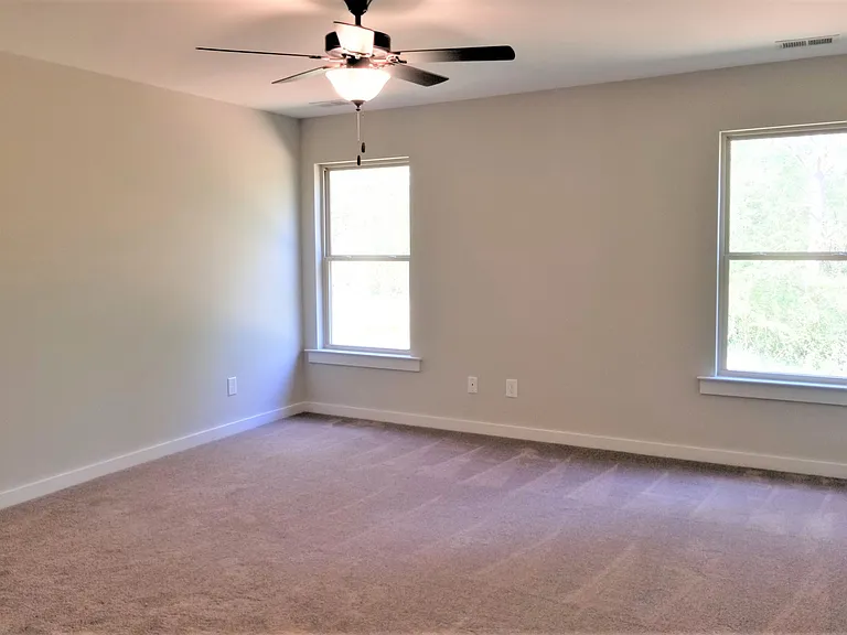 220 Elm Way — Photo 6