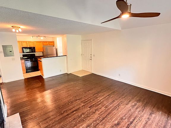 5th image of 415 Lakepointe Dr Unit 302