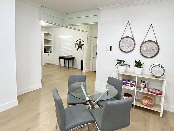 4th image of 301 Tabor St