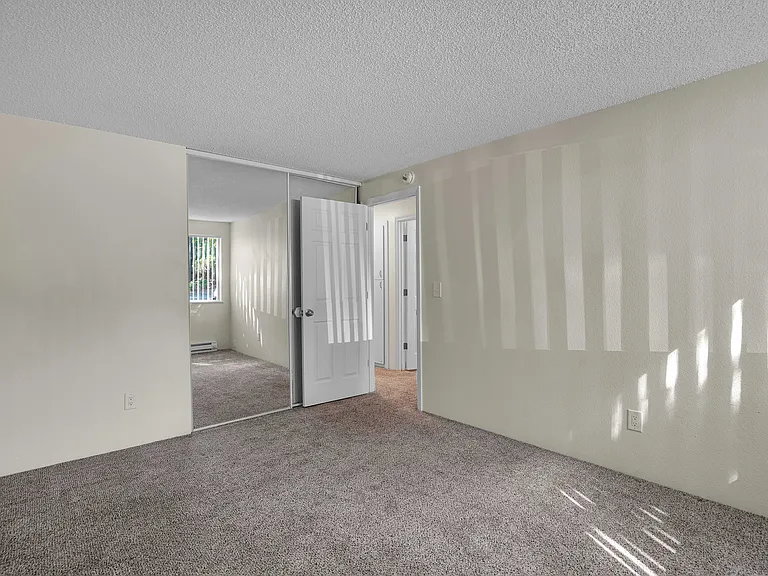 Riverview Apartments — Photo 43