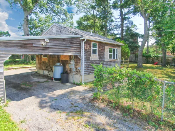 27 Lake Drive, Plymouth, MA 02360