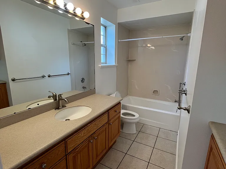 242 N 500 W #101 — Photo 11