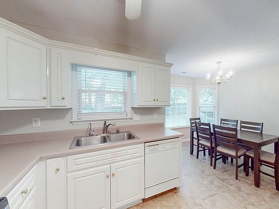 4th image of 707 Cherry Dr