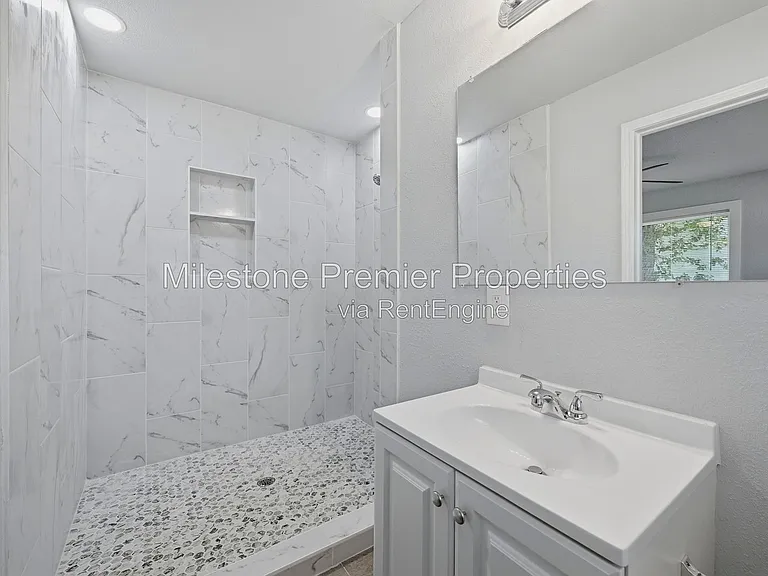 718 W Belden St — Photo 21